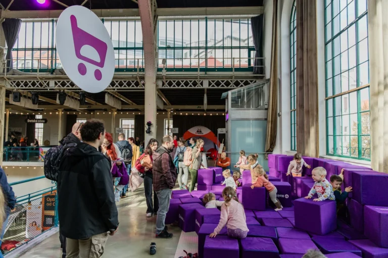 Detský deň v Bratislave - Kultúrne vystúpenie v Starej tržnici počas festivalu Svet deťom