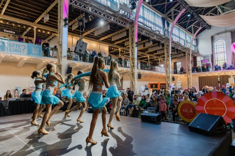 Detský deň v Bratislave - Salsa tanečné vystúpenie na festivale Svet deťom
