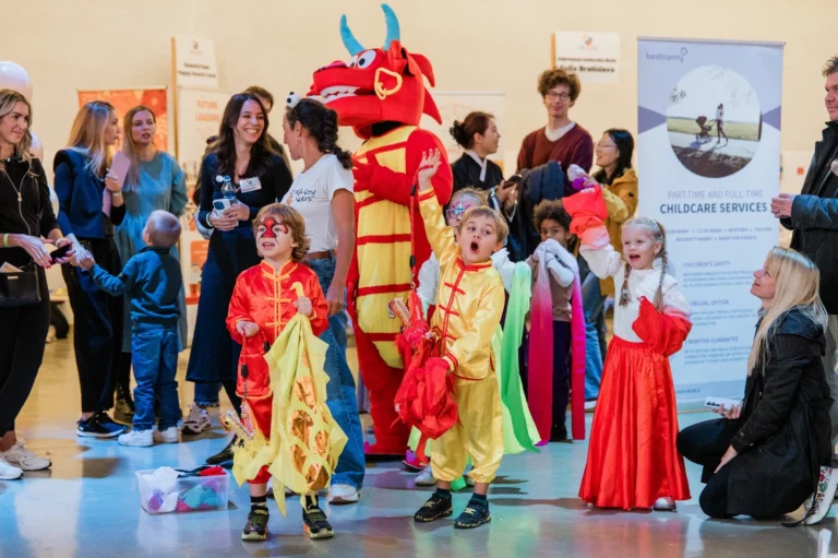 Detský deň v Bratislave - Dragon Kids – fan dance vystúpenie